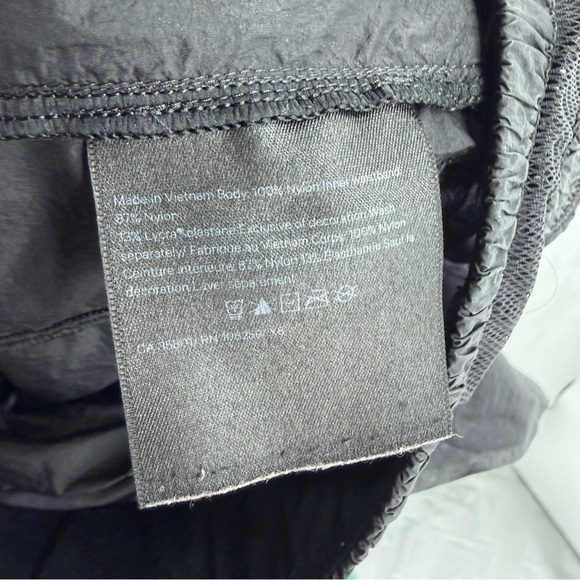 Lululemon Women's 4 black Step Out High-Rise Short 3" - Picture 9 of 9